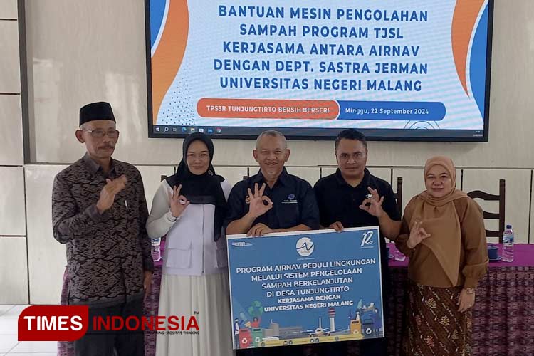 Departemen Sastra UM - LPPNPI Serahkan Mesin Pengolahan Sampah untuk Warga Desa Tunjungtirto