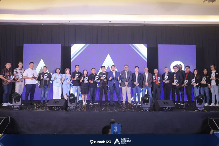 Para pemenang Rumah123 Agent Awards di Jatim. (Foto: Dok.Rumah 123)