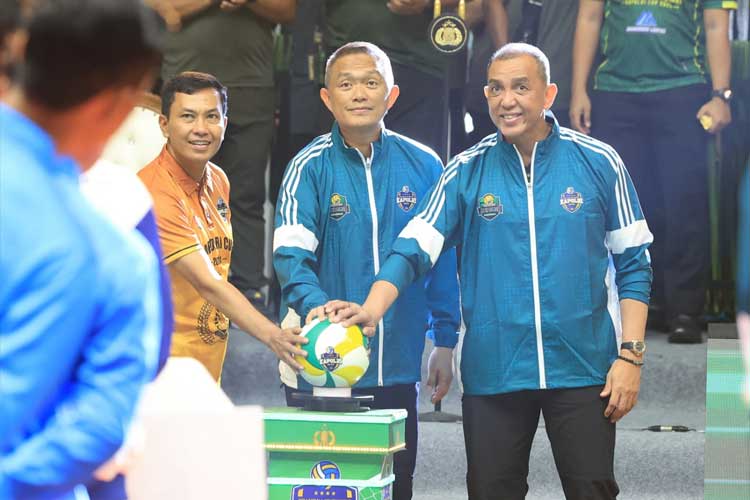 Kapolda Jatim Buka Turnamen Bola Voli Kapolri Cup 2024 di GOR Tridharma Petrokimia Gresik