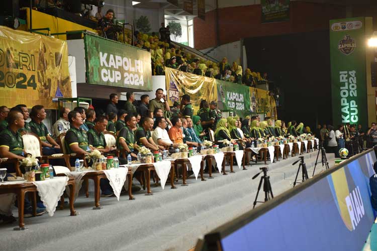 Kapolda Jatim Resmi Buka Turnamen Bola Voli Kapolri Cup 2024 Zona Timur di Gresik