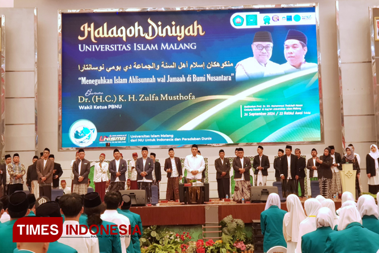 Wakil Ketua PBNU, Dr. (HC) KH Zulfa Musthofa saat menajdi narasumber dalam Halaqoh Diniyah yang digelar Unisma, Kamis (26/9/2024). (Foto: Achmad Fikyansyah/TIMES Indonesia)