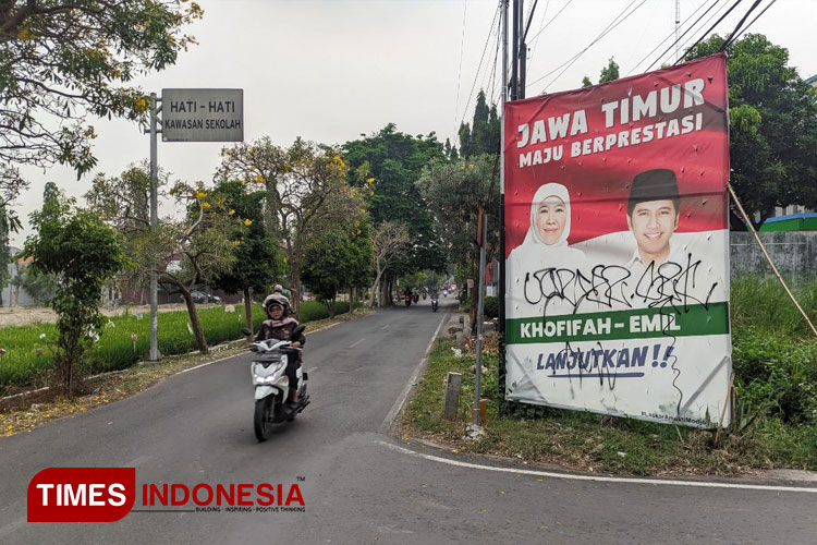 Aksi Vandalisme, Baliho Khofifah – Emil di Kota Mojokerto Dicorat-coret