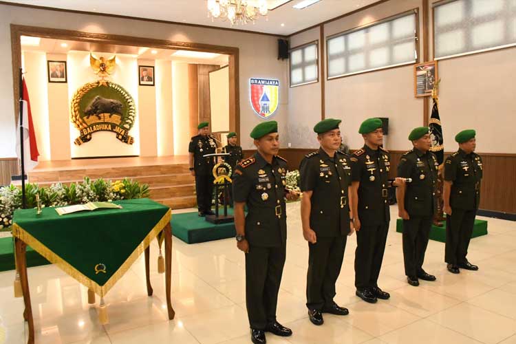 Serah terima jabatan sejumlah pimpinan kesatuan oleh Danrem 083/Bdj Kolonel Inf Setyo Wibowo. (FOTO: dok. Kodim 0824 Jember for TIMES Indonesia)