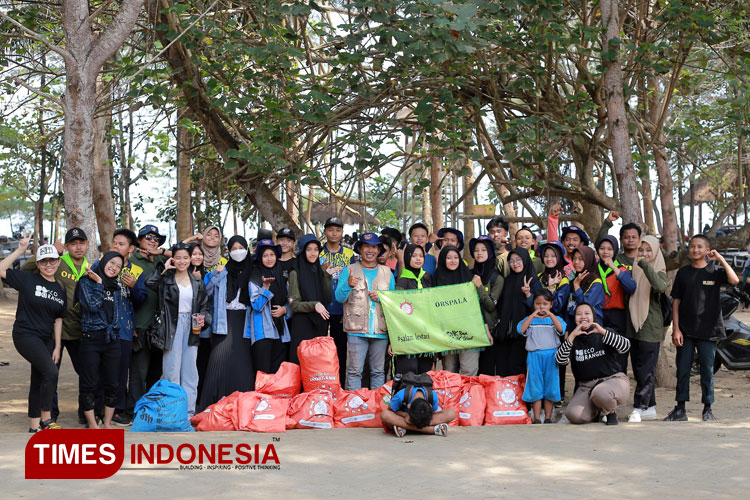 Melalui Clean Up Day dan Green Cycle Ecotourism, Wujudkan Banyuwangi Menuju Pariwisata Berkelanjutan