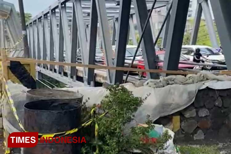 Kerap Jadi Lokasi Kecelakaan, Pemprov Jatim Bangun Dinding di Simpang Jembatan Suhat Malang