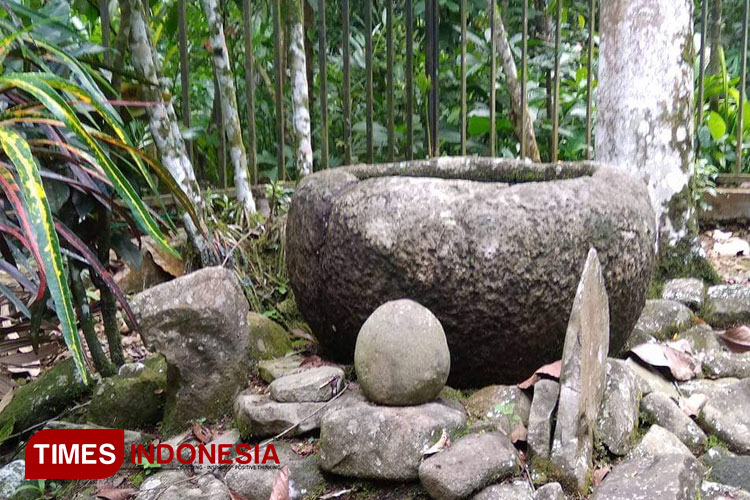 Explore Watu Lumpang: an Ancient Megalithic Site in Banyumas Central Java