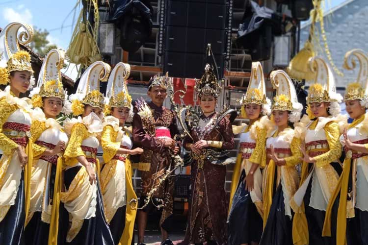 Warga Desa Lampeji Tampilkan Kearifan Lokal dalam Karnaval Budaya