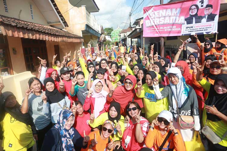 Emak-Emak Banyuwangi Kota Kompak Dukung Ipuk, Lanjutkan dan Tuntaskan