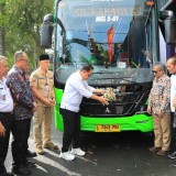 Pj Gubernur Adhy Luncurkan Bus Trans Jatim Koridor V Cakraningrat 