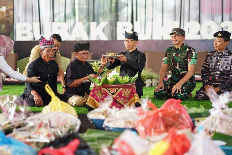 Tradisi Bubak Bumi, Petani Banyuwangi Rayakan Awal Musim Tanam