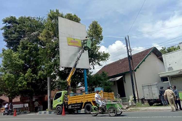 Sebanyak 63 Persen Papan Reklame di Bondowoso Belum Bayar Pajak