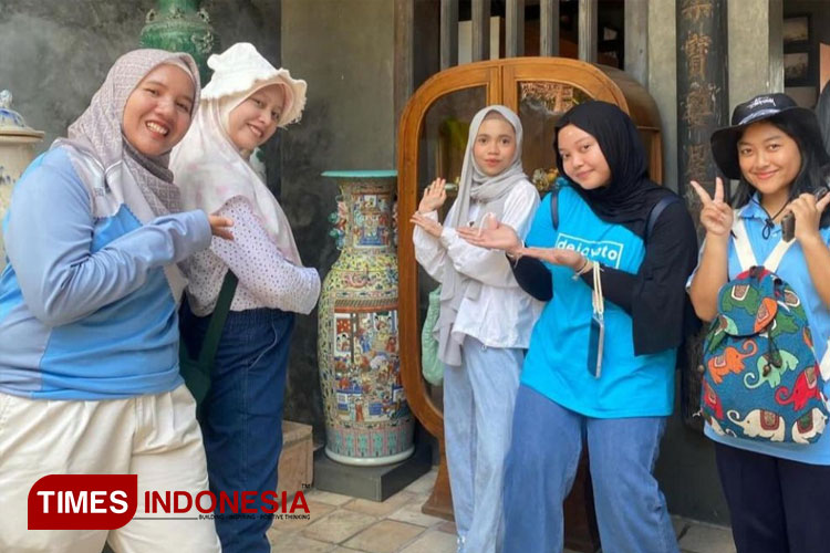 Mahasiswa KSM-T FK Unisma Malang mengikuti Buddy Program di Universitas Thaksin. (FOTO: AJP TIMES Indonesia)