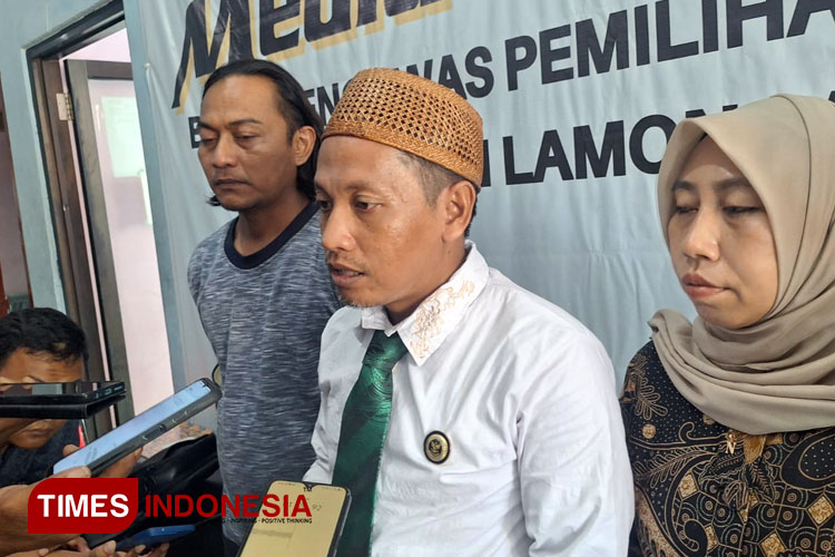 Tim Yes-Dirham Laporkan Dugaan Pelanggaran ke Bawaslu Lamongan