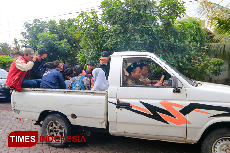 Pilkada Banyuwangi: Angkut Puluhan Mahasiswa, Gus Makki Sambangi Kampung Terpencil