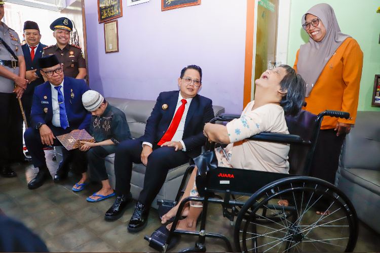 Sapa Disabilitas, Pj Gubernur Adhy Pastikan Masyarakat Rentan Terima Bantuan Pemprov Jatim