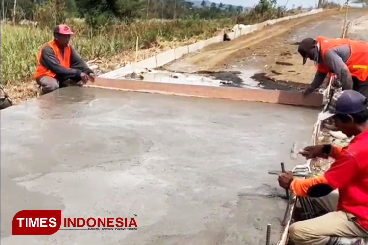 Peningkatan Jalan Cor Beton di Dua Ruas di Jalur Bantur-Pagak-Donomulyo Terus Dikebut