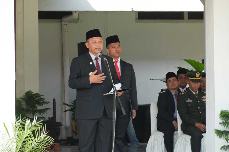 Pjs Bupati Kediri saat pidato Hari Kesaktian Pancasila 2024 di Halaman Belakang Pemerintah Kabupaten Kediri (Foto: Diskominfo Kabupaten Kediri)