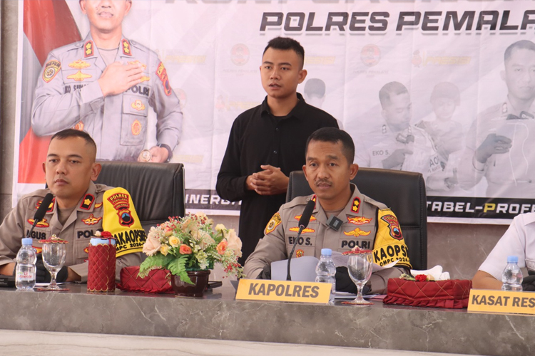 Kapolres Pemalang AKBP Eko Sunaryo dalam acara pers konference di Mapolres setempat.( Foto: Humas Polres Pemalang)