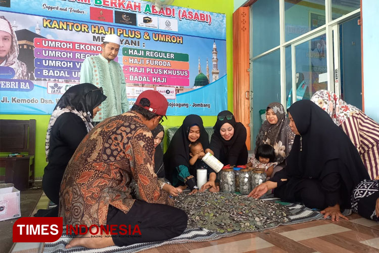 Kumpulkan Uang Koin Selama 4 Tahun, Ibu di Jombang Akhirnya Bisa Umroh