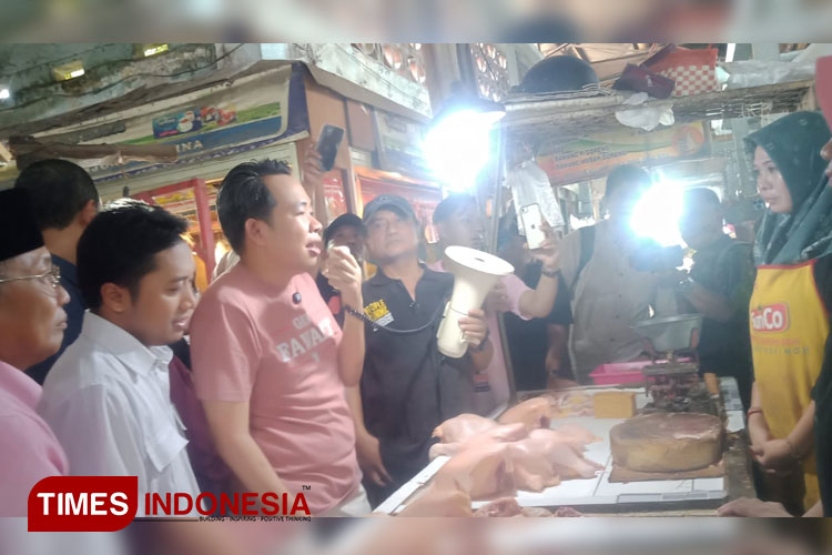 Temui Pedagang, Gus Fawaid Janji Tuntaskan Persoalan di Pasar jika Jadi Bupati Jember