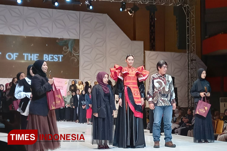 Memukau, Prodi Tata Busana UM Gelar Fashion Show Internasional