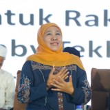 Bersama Keluarga Syaichona Cholil, Khofifah Hadiri Peluncuran Lagu Ngireng Haji Her Mile Khofifah