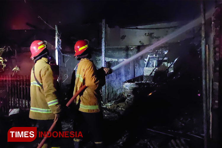 Warung Karaoke di Probolinggo Ludes Terbakar, Satu Orang Terluka