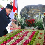 Jelang Hari Jadi ke-79 Provinsi Jatim, Pj Gubernur Ziarah di Makam Bung Karno 