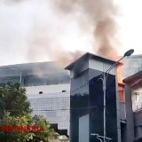 Lif Milik Pemkot Surabaya Terbakar, Diduga Konsleting Listrik.