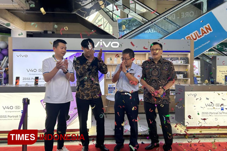 Peresmian Vivo Store di Lobby Utama WTC Mall Surabaya, Jumat (4/10/2024). (Foto : Lely Yuana/TIMES Indonesia)