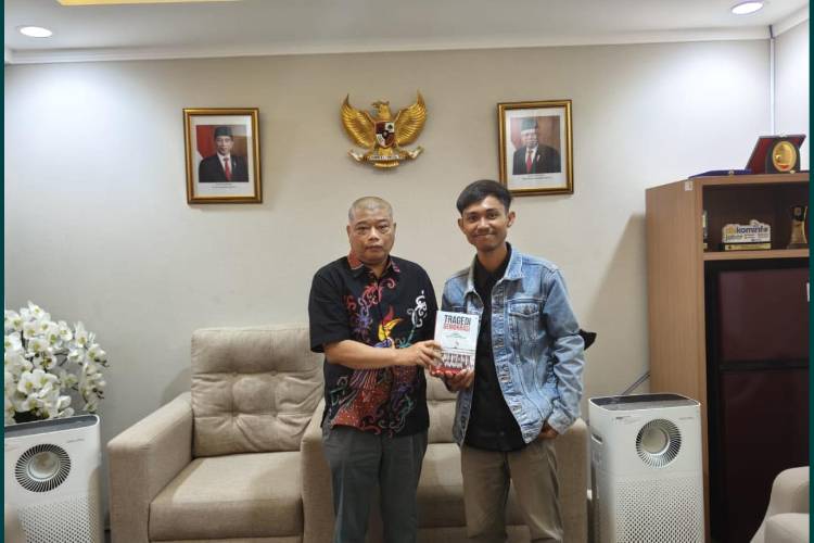 Romo Benny dan Buku yang Belum Selesai