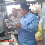 Warsubi Cabup Jombang Terharu Dibuatkan Sepatu Bertulis ‘WarSa’ Asli Produk Jombang