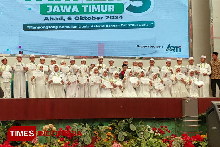 Ustadz Yusuf Mansur Hadiri Wisuda Tahfizh Jawa Timur 2024 di Unisma