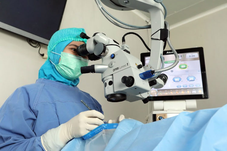 Operasi Katarak dengan Lensa Premium di RS & Klinik Mata KMU. (Foto: Istimewa)