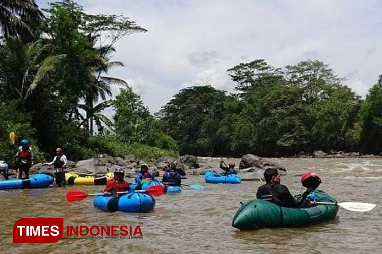 Packrafting on the Ciwulan River: A Growing Adventure Sport