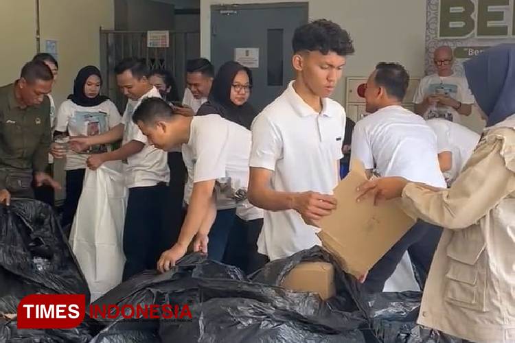 Jaga Kebersihan, J-Lo Hotel dan Bank Sampah Karya Mandiri Gelar Kerja Bakti