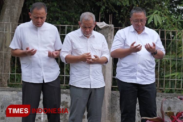 Jelang Pilkada, Haru Suandaru Ziarah ke Makam Almarhum Oded M Danial di Tasikmalaya