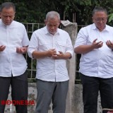 Jelang Pilkada, Haru Suandaru Ziarah ke Makam Almarhum Oded M Danial di Tasikmalaya