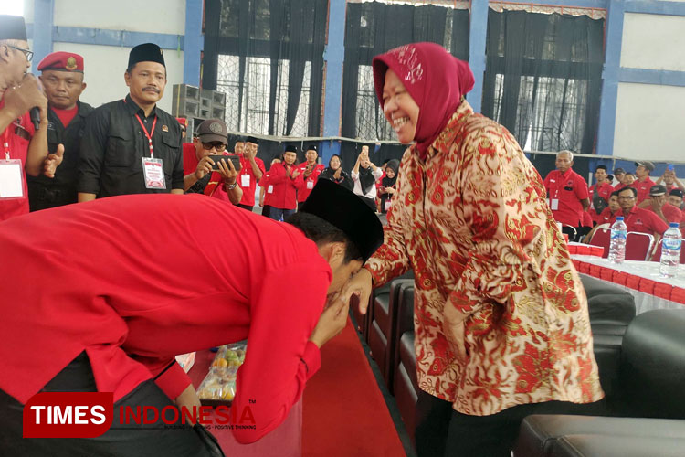 Tri-Rismaharini.jpg