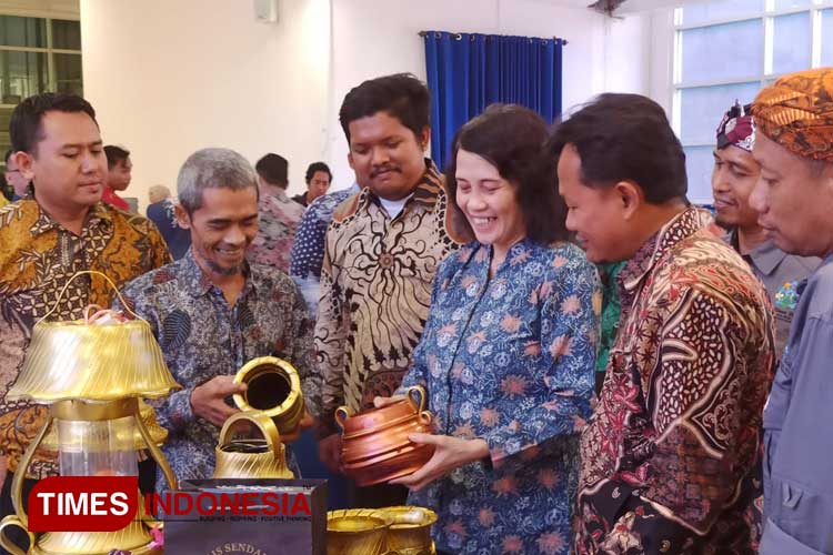 Kegiatan Coaching Produk Kerajinan BUM Desa Siap Ekspor yang diinisiasi ITS berkolaborasi dengan DPMD Jatim. (Foto: Siti Nur Faizah/TIMES Indonesia)