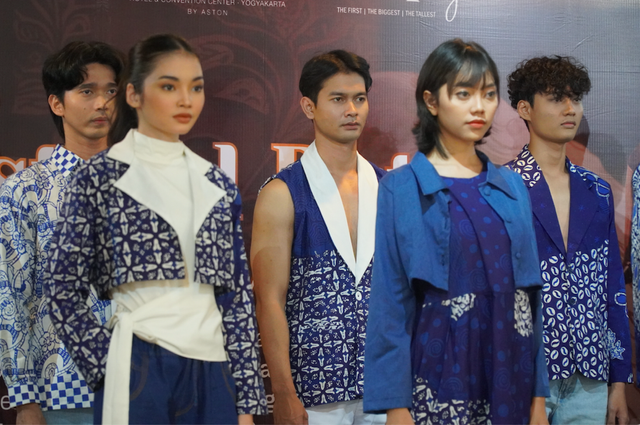 Fashion-Show-2.png