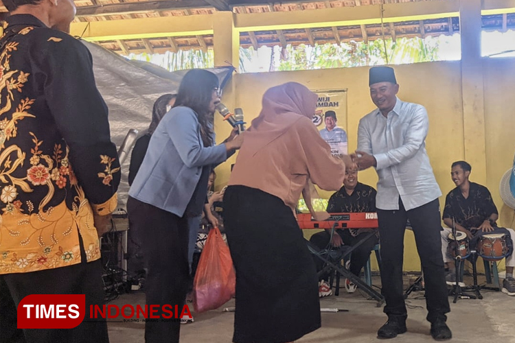 Kampanye di Kebonagung Pacitan, Aji-Gagarin Janji Perbaiki Infrastruktur Jalan Warga