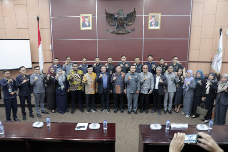 Ketua DPD RI Sultan B Najamudin menerima Solidaritas Hakim Indonesia (SHI) di ruang GBHN Nusantara 5 Senayan. (Foto: Dok: DPD)