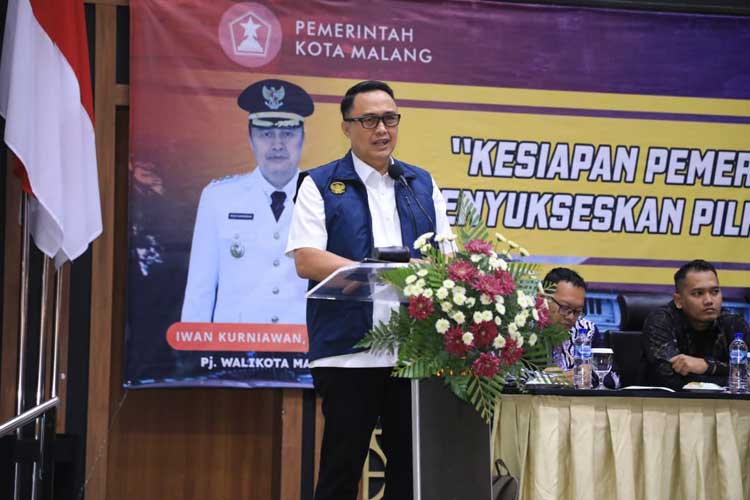 Pj Wali Kota Malang, Iwan Kurniawan saat memberi sambutan. (Foto: Prokopim Setda Kota Malang)