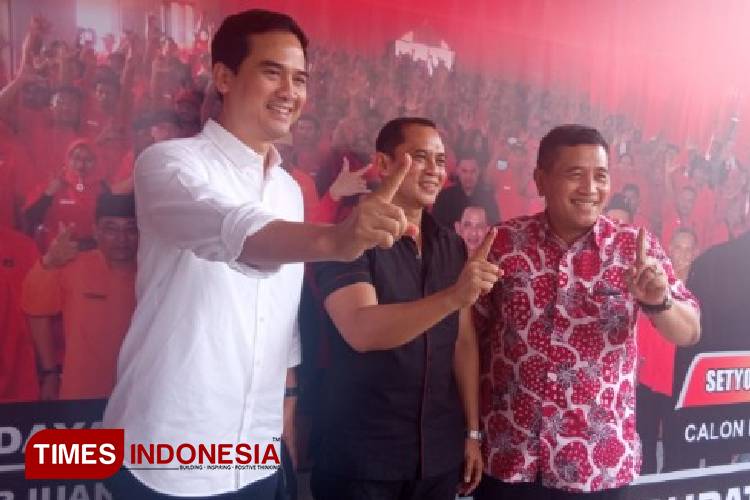 Adisatrya Suryo Sulisto sebagai ketua tim bagi kemenangan pasangan calon bupati dan wakil bupati Cilacap nomor urut 1, Setyo Budi Wibowo (SBW) dan Fahrur Rozi (FR). (FOTO: Estanto Prima Yuniarto/TIMES Indonesia)