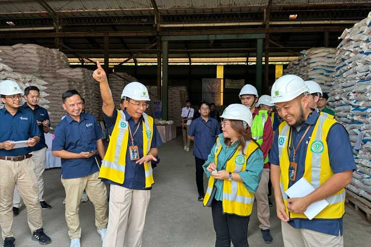 Jajaran Direksi Pupuk Kujang saat melakukan kunjungan kerja lapangan beberapa hari yang lalu. (FOTO: Humas PT. Pupuk Kujang)
