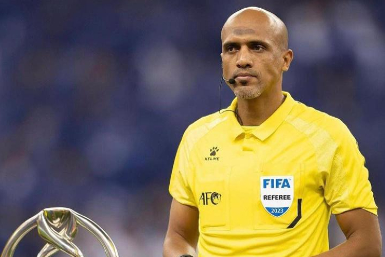 Sosok wasit asal Oman, Ahmed Al Kaf, yang memimpin laga Bahrain vs Indonesia di kualifikasi Piala Dunia 2026.