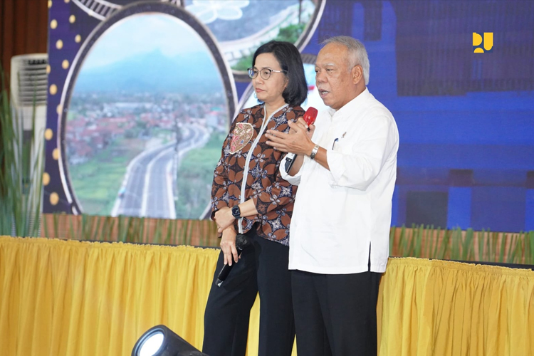 Menteri PUPR RI Bersama Menkeu Sri Mulyani Saksikan Serah Terima BMN Kementerian PUPR RI Tahun 2024