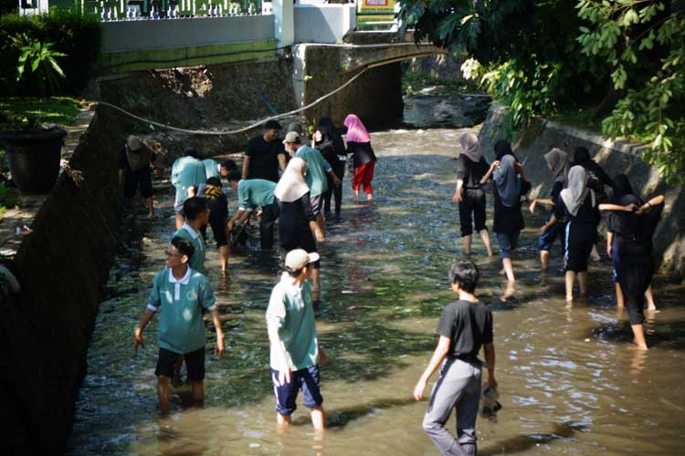 bersih-sungai-2.jpg