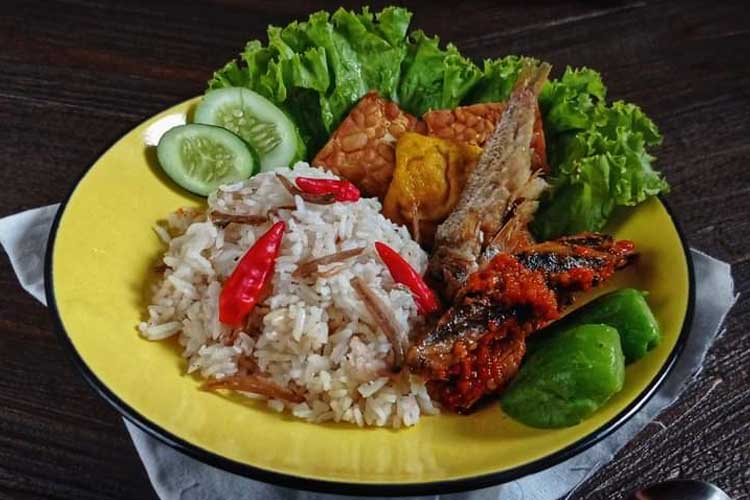 Tips Sederhana Membuat Nasi Liwet, Masakan Rakyat yang Disukai Ningrat